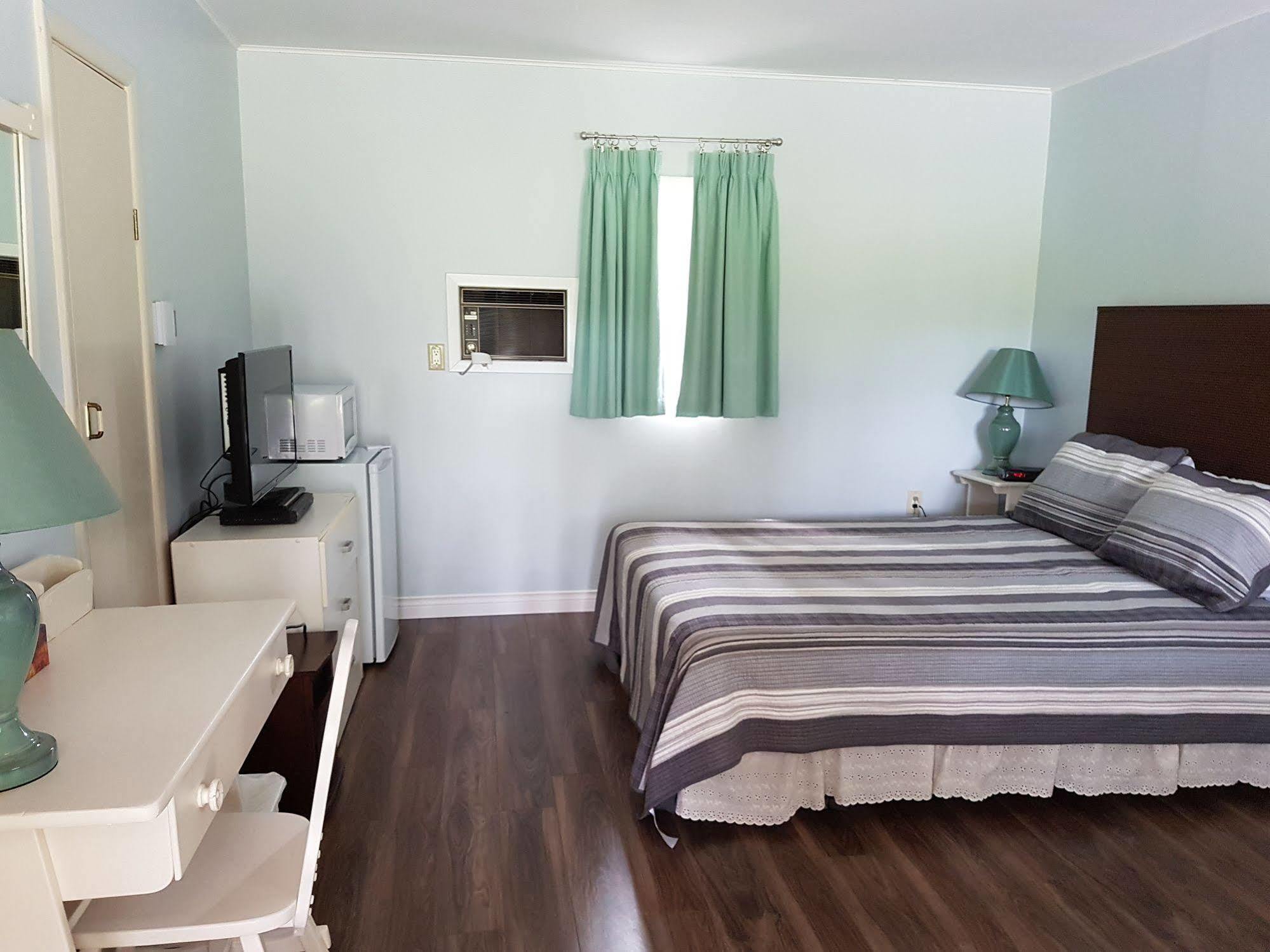 Pinecone Motel Sussex Dış mekan fotoğraf