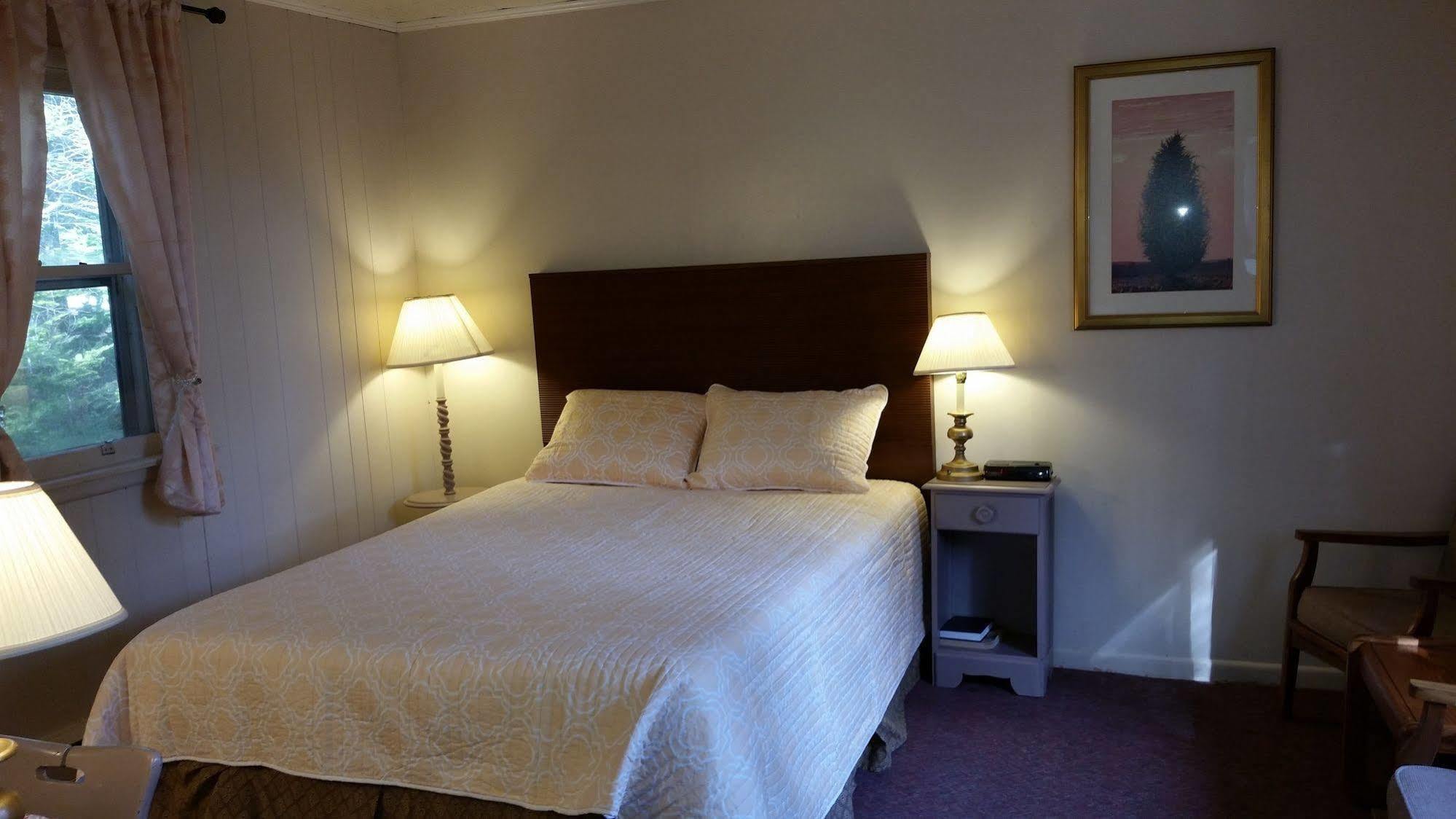 Pinecone Motel Sussex Dış mekan fotoğraf