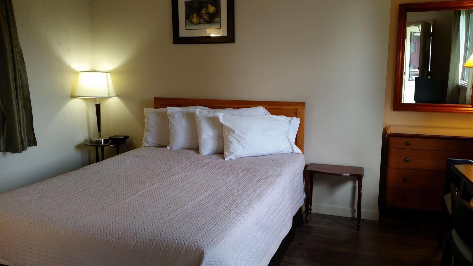 Pinecone Motel Sussex Dış mekan fotoğraf