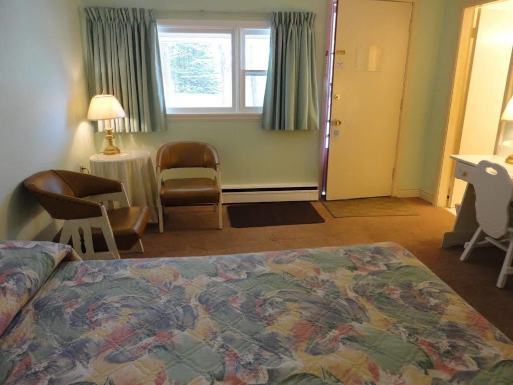 Pinecone Motel Sussex Dış mekan fotoğraf