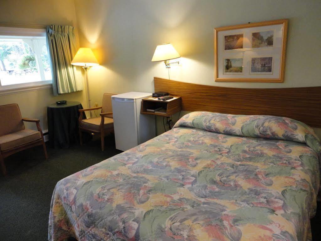 Pinecone Motel Sussex Dış mekan fotoğraf