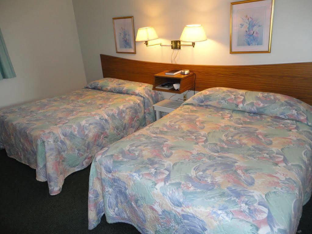 Pinecone Motel Sussex Dış mekan fotoğraf